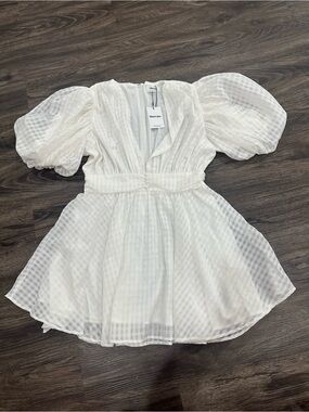 Showpo White Puff Sleeve dress women’s size 10